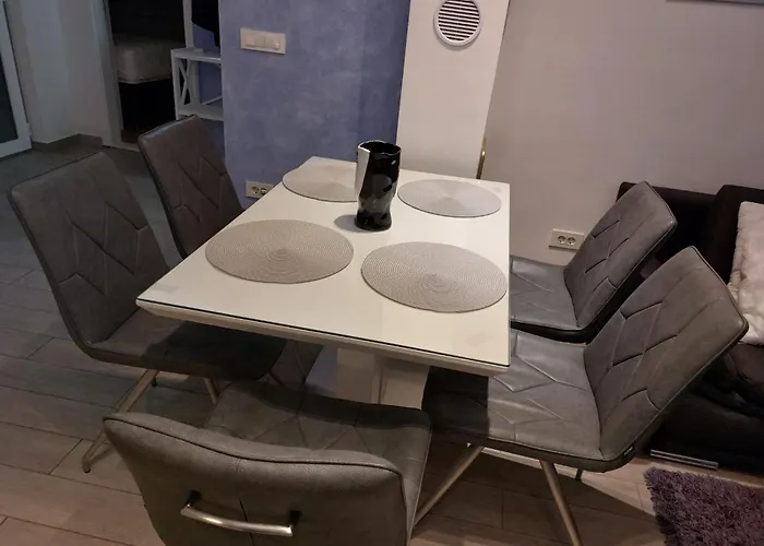 App Lux F מאקרסקה