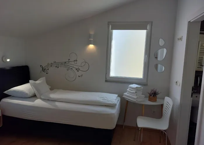 App Lux F Апартаменти