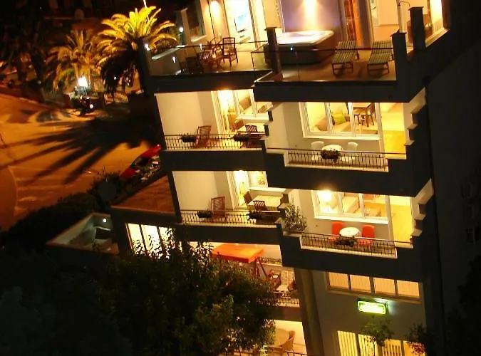 App Lux F Апартаменти *