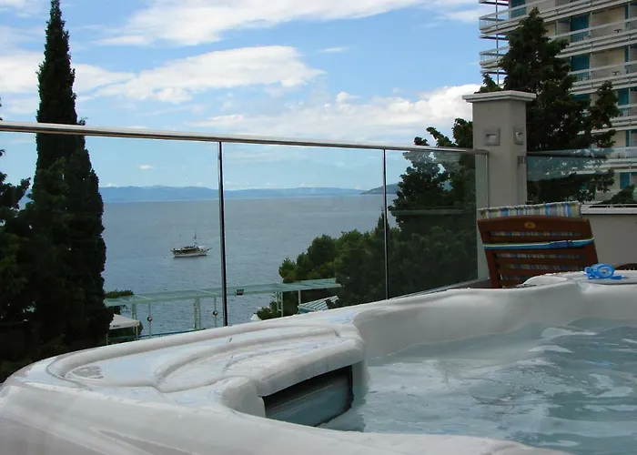 App Lux F Апартаменти Макарська