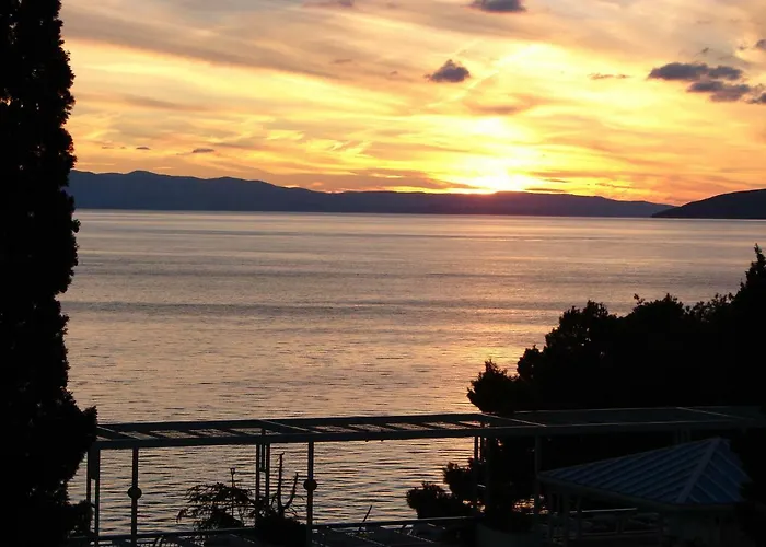 App Lux F Макарська