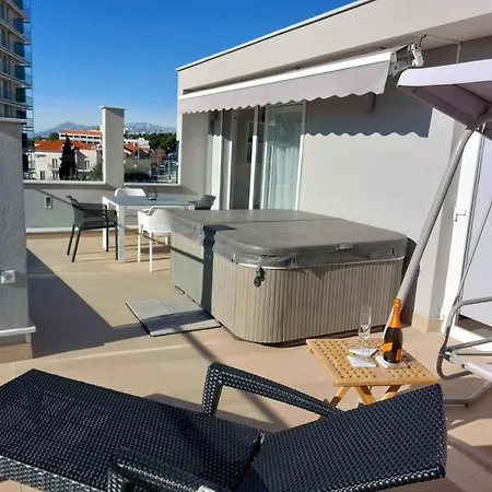 App Lux F * Макарська